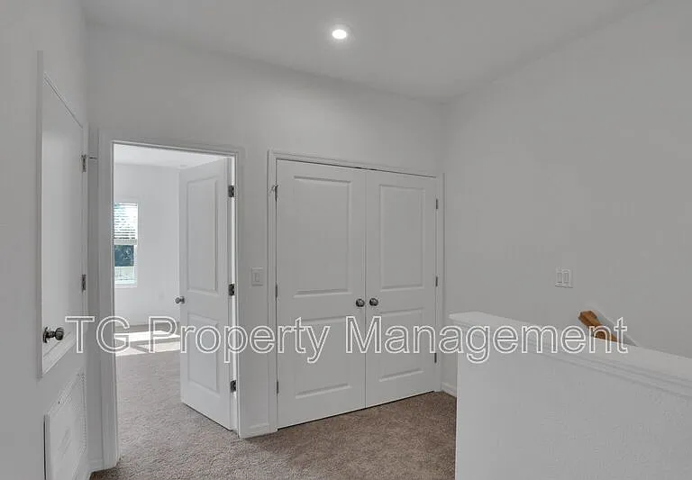298 Anthony Dr — Photo 8
