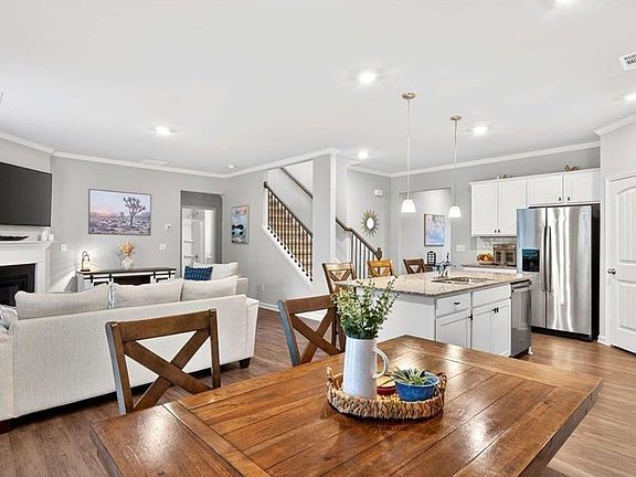 2nd image of 209 Valley View Cir