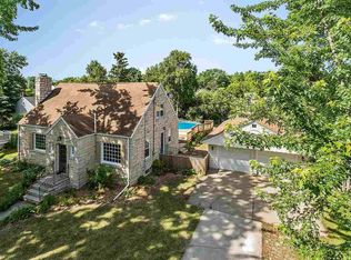 230 Prospect Pl, De Pere, WI 54115