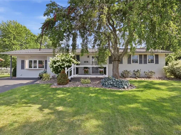 545 Northfield Dr, Youngstown, NY 14174