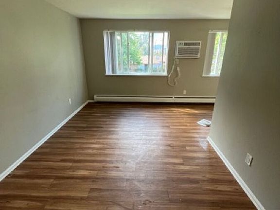 5th image of 5562 Newland Way #7