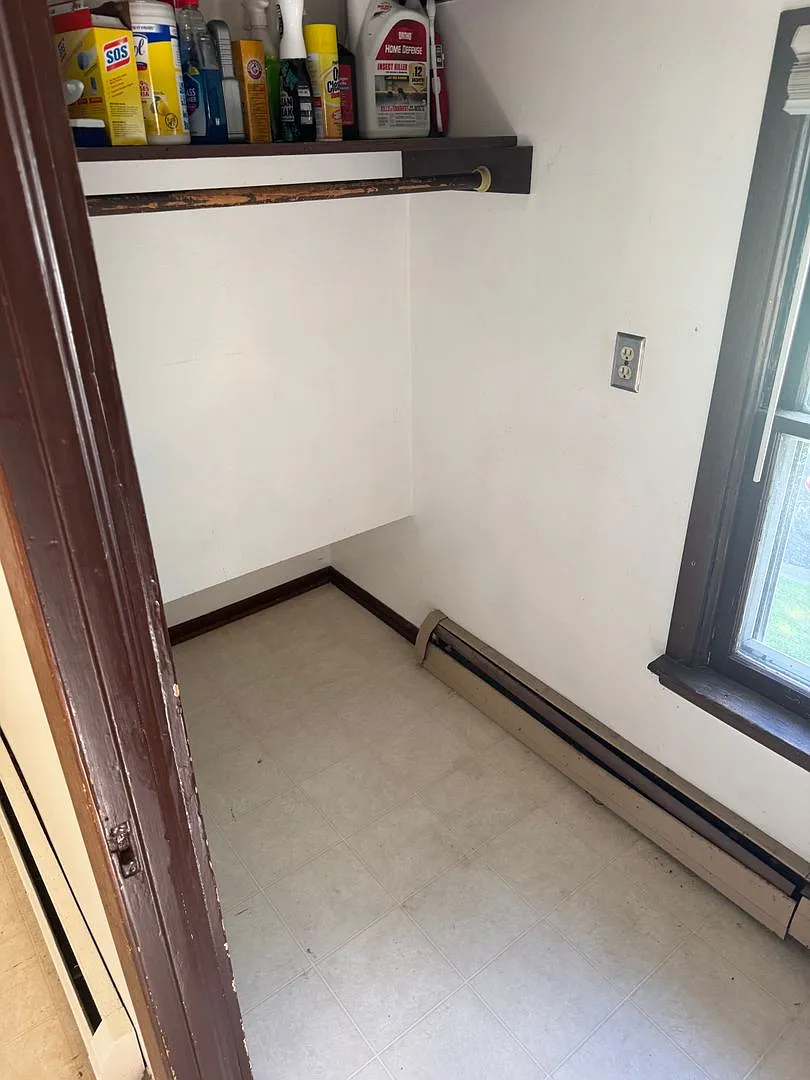 (556) 7603 Terrace Avenue — Photo 2