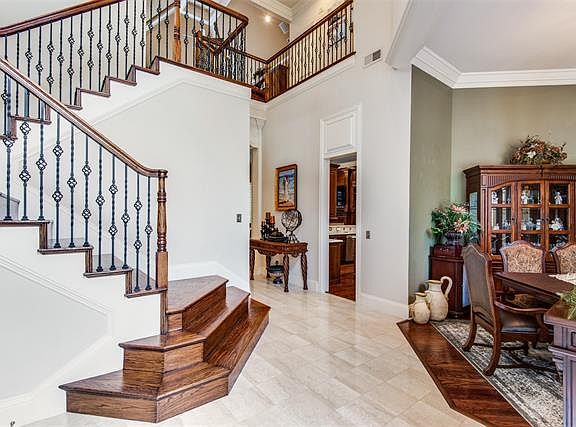 5th image of 2 Woodcreek Ln