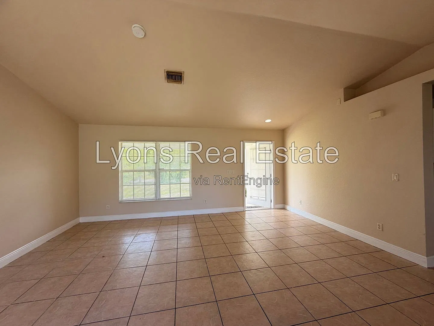 3 bed, 2.0 bath, 1589 sqft, $1,650 — Photo 3