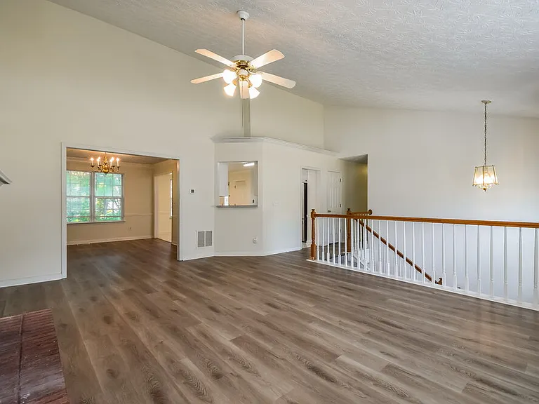 976 Masters Ln — Photo 5