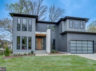 911 Myers Cir SW, Vienna, VA 22180