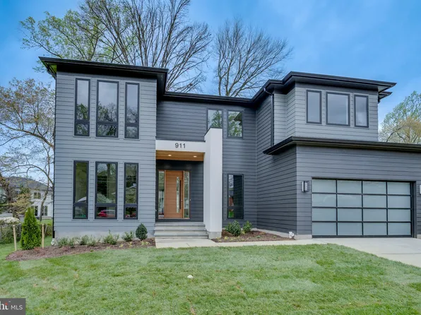 911 Myers Cir SW, Vienna, VA 22180