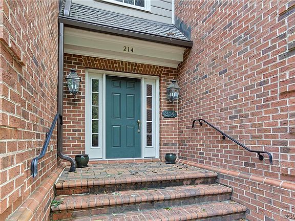 5th image of 214 Woodmere Dr APT B