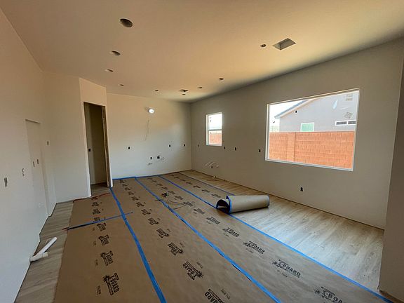 4th image of 592 S Desert Shelter Dr