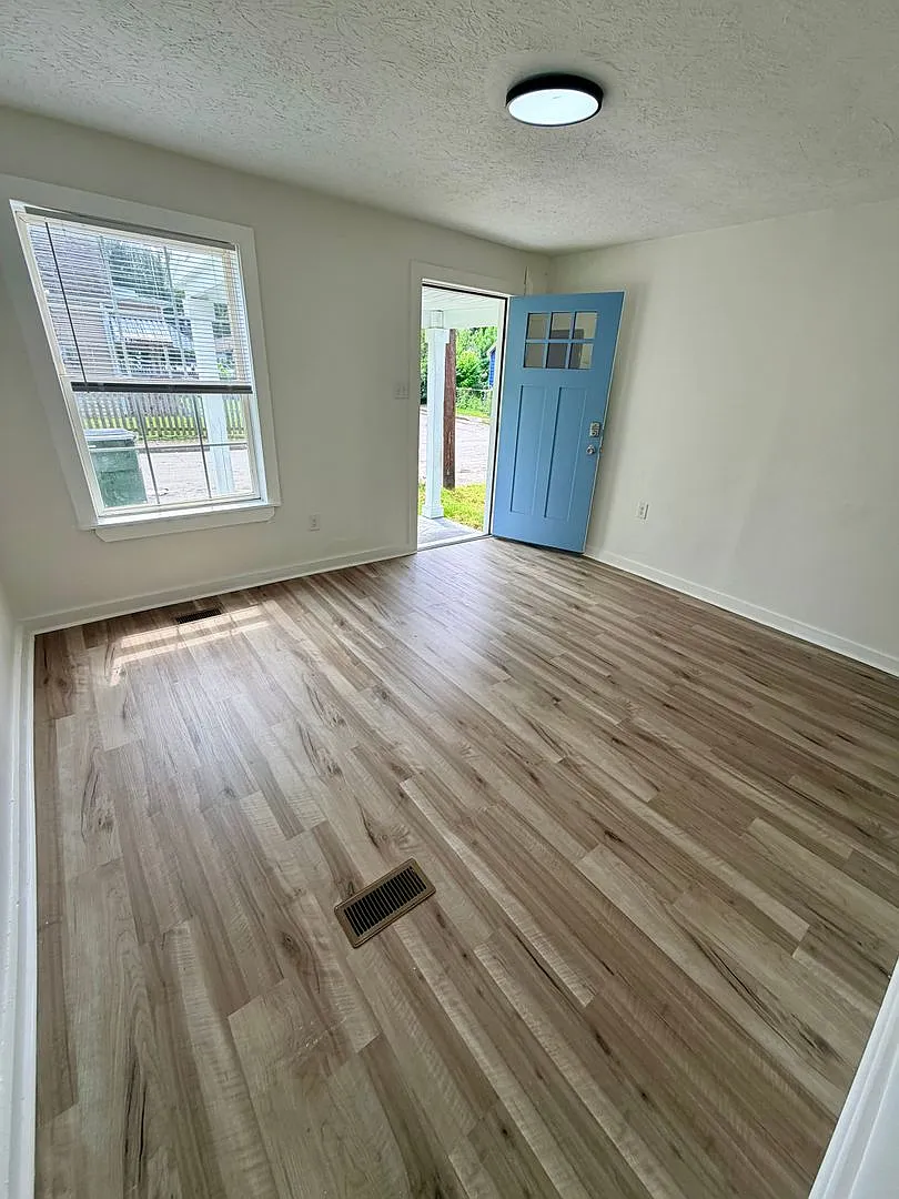 2-Bedroom Home for Rent 531 Smith Street, Lexington, KY — Photo 3