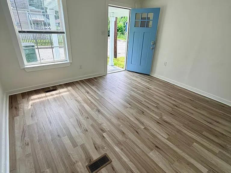 531 Smith St — Photo 3