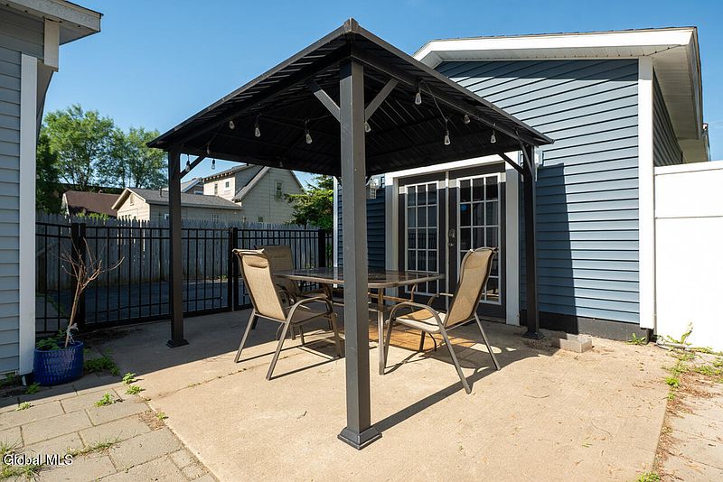 4th image of 2872 Guilderland Avenue