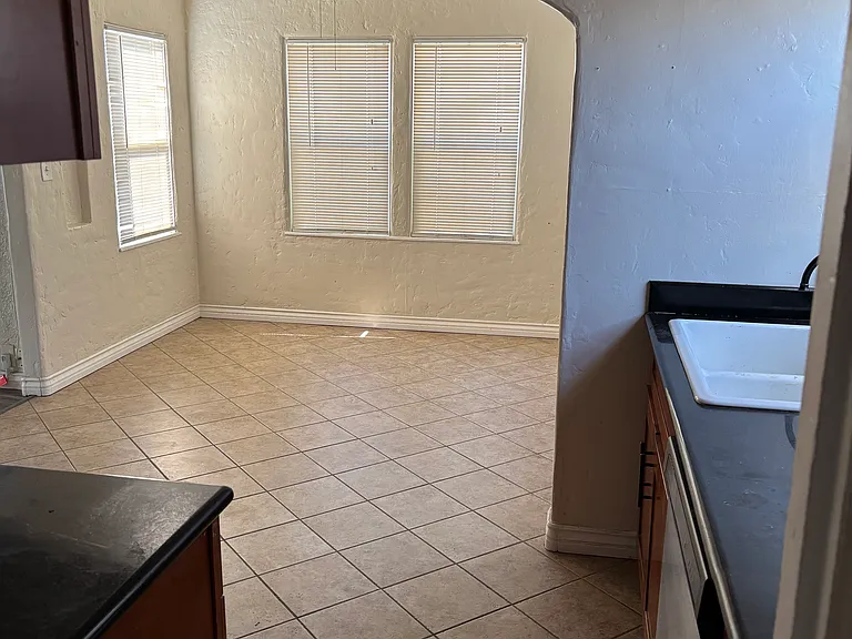 448 Coffee Rd — Photo 2