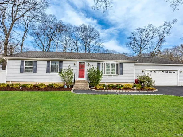 9 S Pond Trail, Ridge, NY 11961