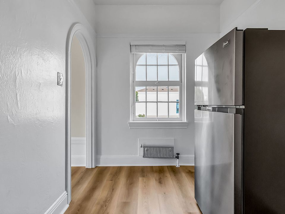 1st image of 3560 Divisadero St APT 21
