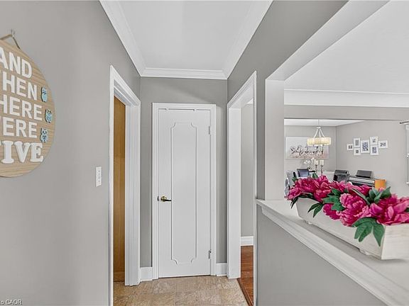 5th image of 531 Philip Cres
