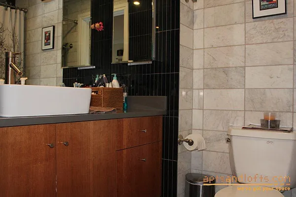 Rented by aptsandlofts.com | media 13