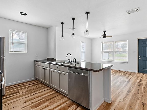 3rd image of 710 Parmer Ave #B