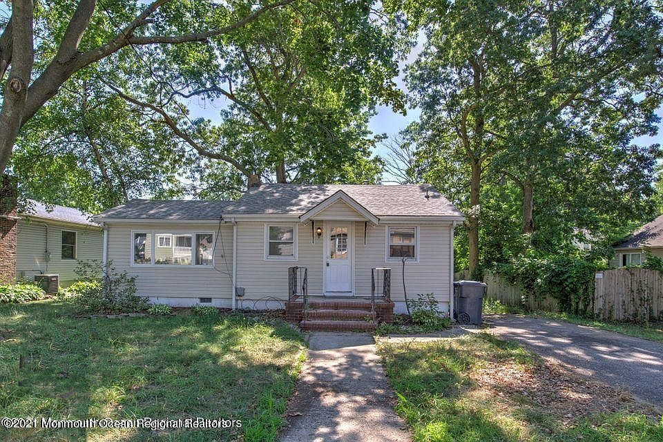 1st image of 925 Everett St