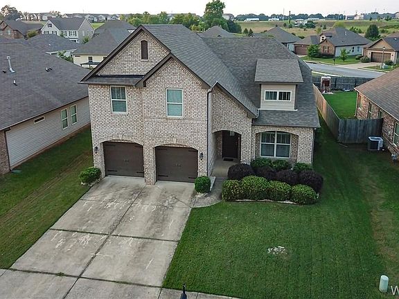 2nd image of 1505 Maxwell Cir