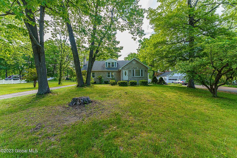2nd image of 111 Vly Road