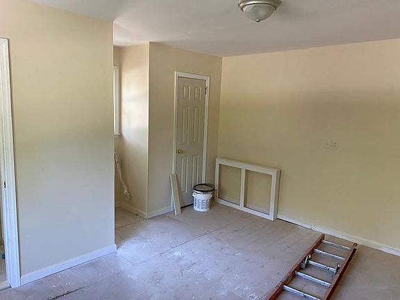 5th image of 72 N Country Rd