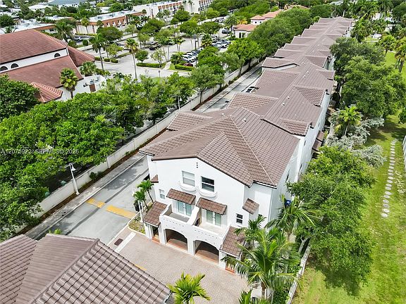 3rd image of 2005 Ocean Walk Ln