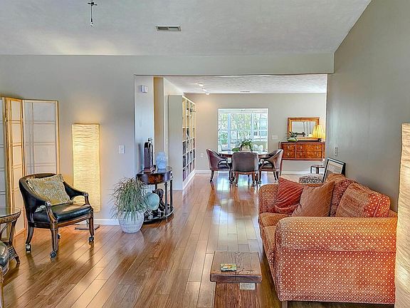 3rd image of 501 Hancock Ct