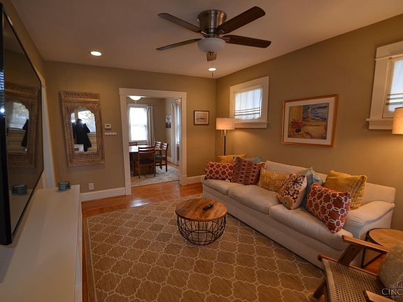 6841 Roe Street Living Room