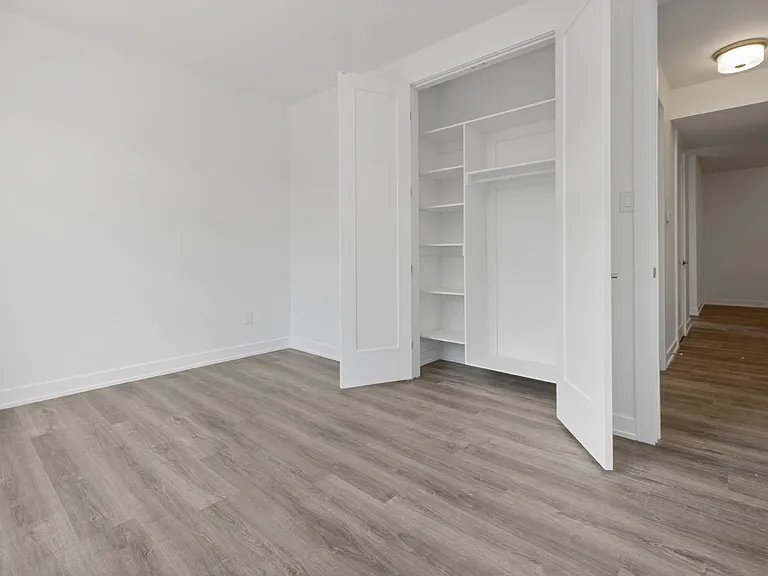 9 Spadina Ave #2 — Photo 6