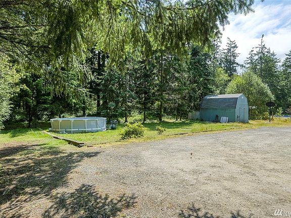Outside storage barn and large front yard.
