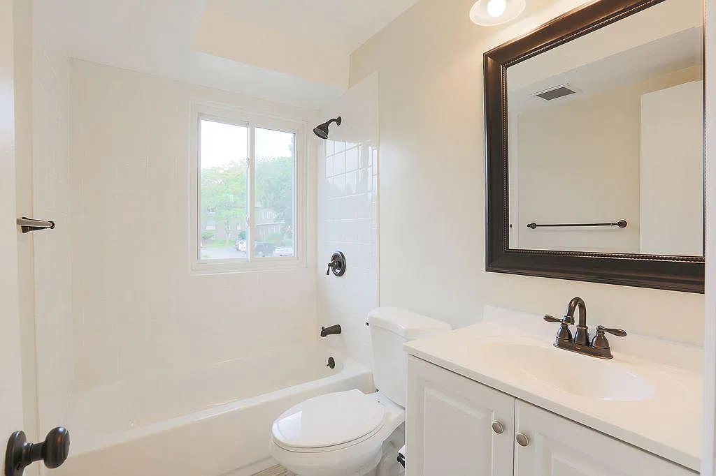 1 bed, 882 sqft, $1,400 — Photo 3