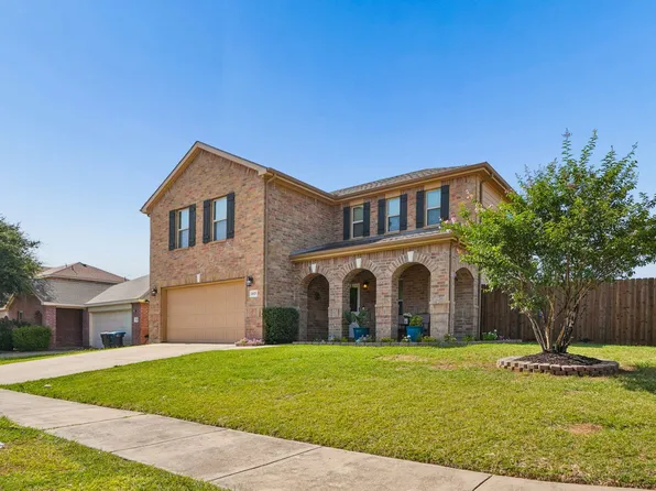 1825 Lynnwood Hills Dr, Fort Worth, TX 76112