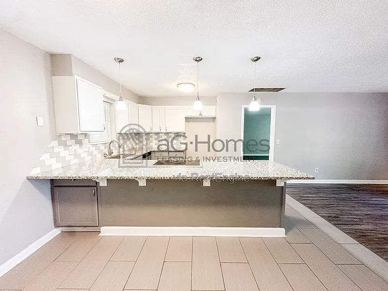 7216 NW 13th St — Photo 7