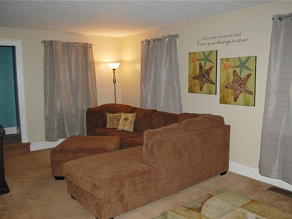 2nd image of 1422 Holly Ave