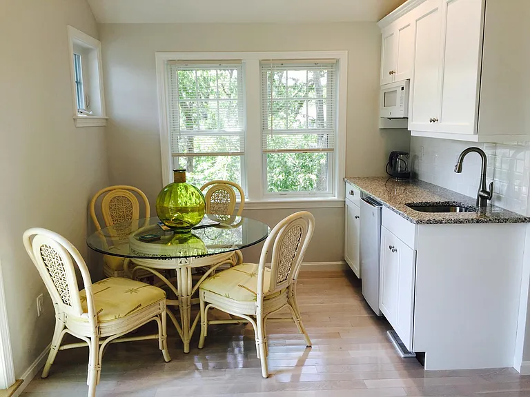 27 Circuit Ave — Photo 8