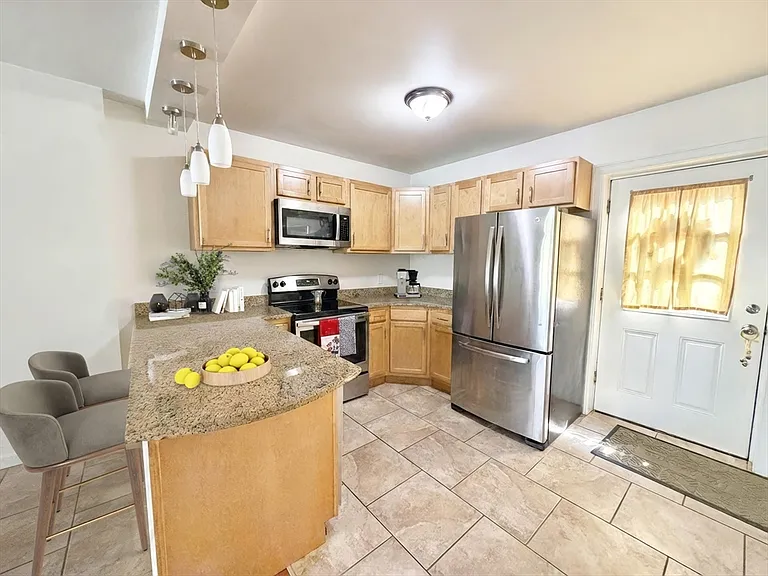 147 Everett St #2 — Photo 4