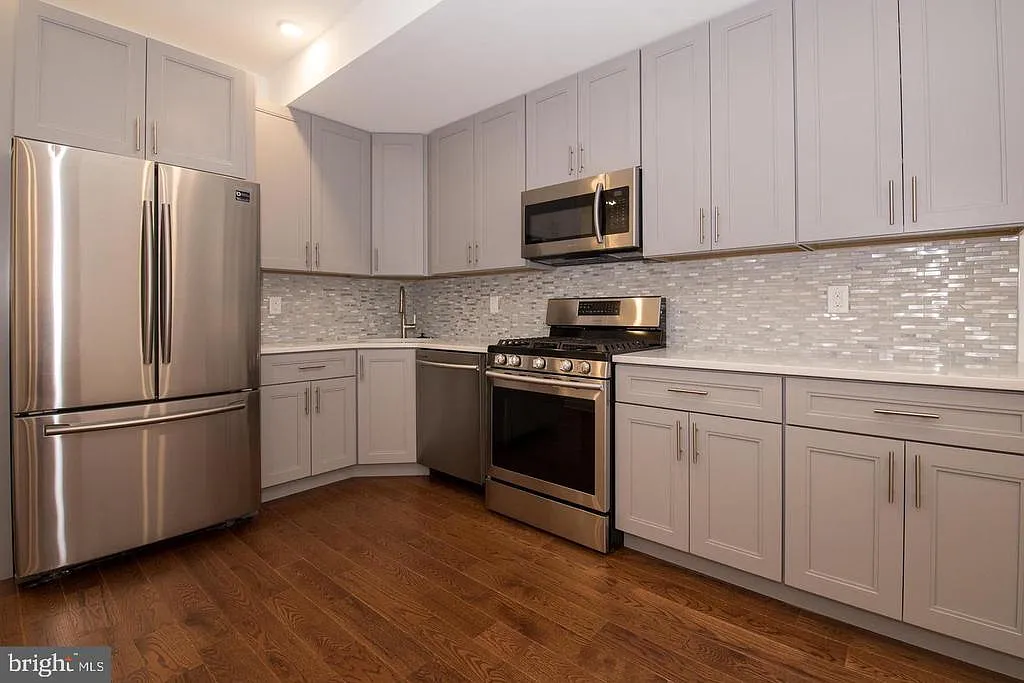 5 bed, 2415 sqft, $2,600 — Photo 3