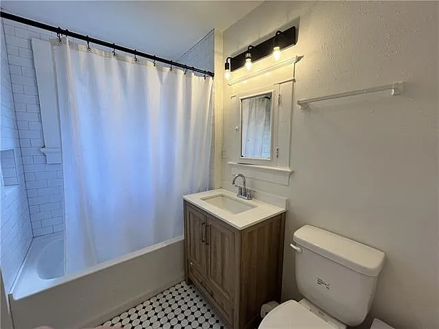 4 bed, 2.0 bath, 2000 sqft, $2,000 — Photo 4