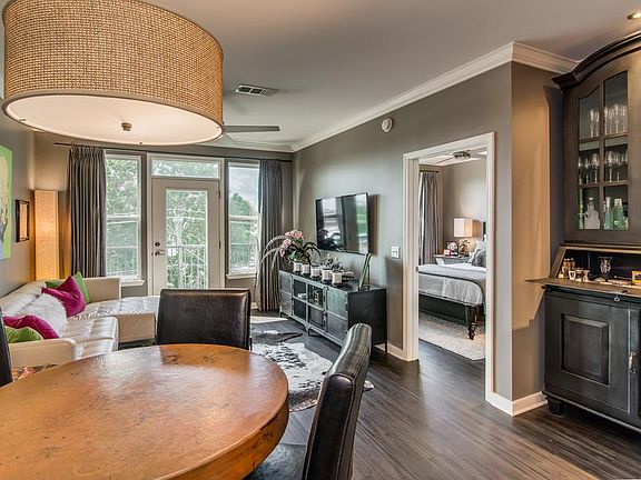 3rd image of 3000 Vanderbilt Pl APT 401