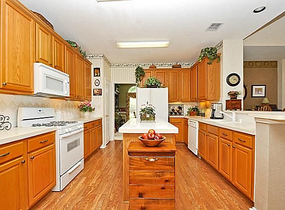 2nd image of 3201 Palmtree Dr