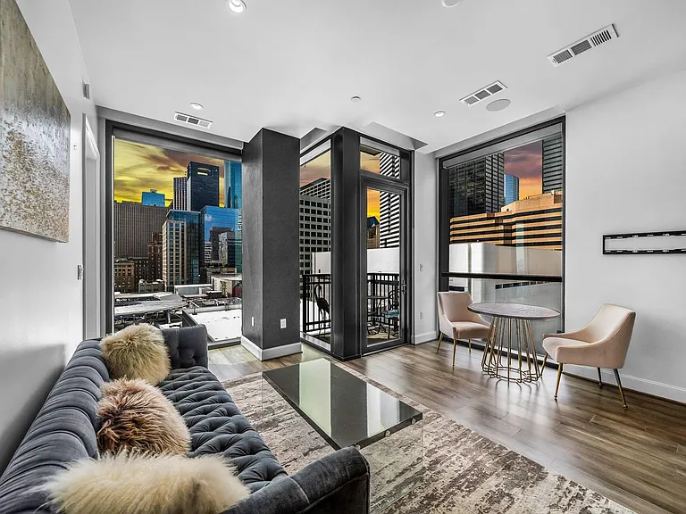 1211 Caroline St #1109 — Photo 1