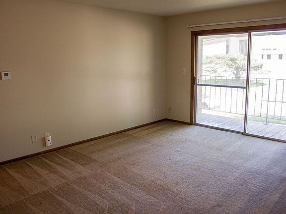 4th image of 5521-5531 S Canterbury Ln #5521-3