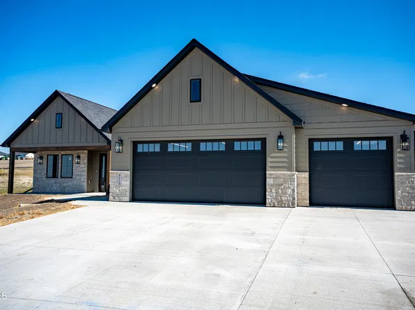 4113 Clairmont Rd, Bismarck, ND 58503