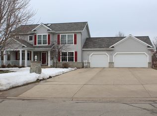 3650 Copper Oak Cir, Green Bay, WI 54313