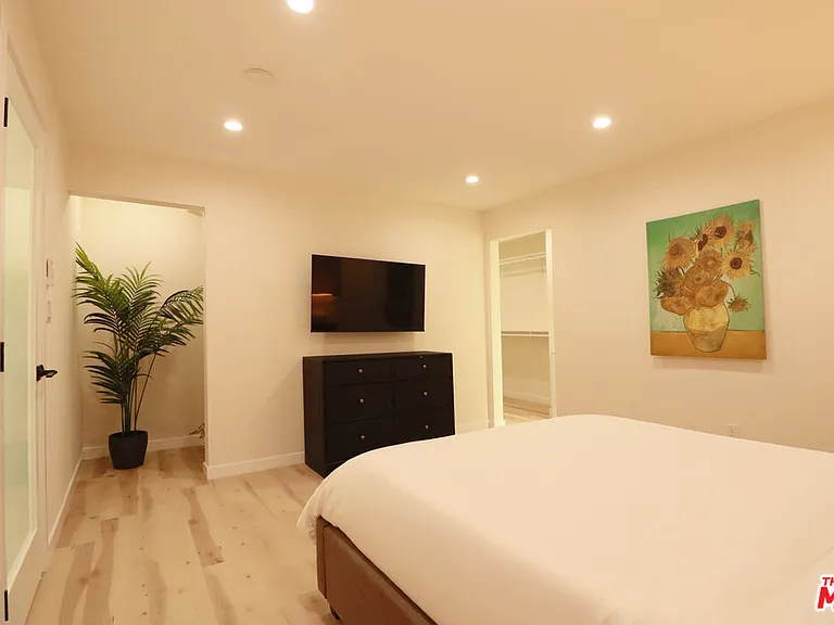 9024 Phyllis Ave #D — Photo 14