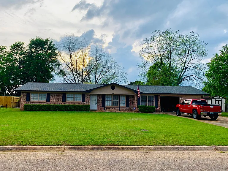 303 Richland Dr — Photo 1
