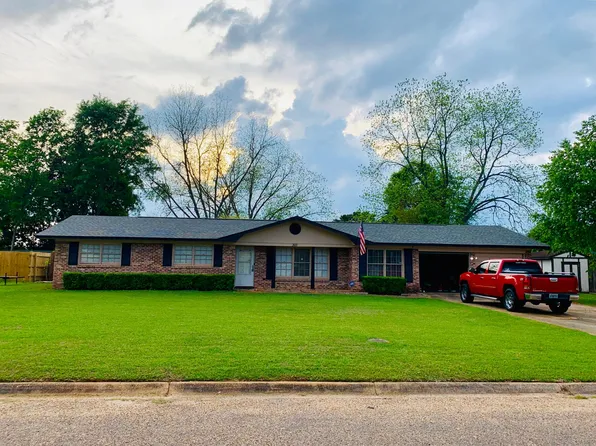 303 Richland Dr, Enterprise, AL 36330