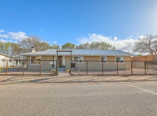 528 Garduno Rd NW, Los Ranchos De Albuquerque, NM 87114