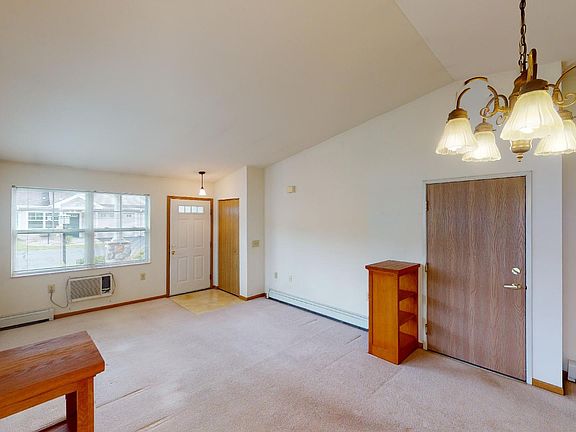 4th image of 3218 Village Ln #13304262